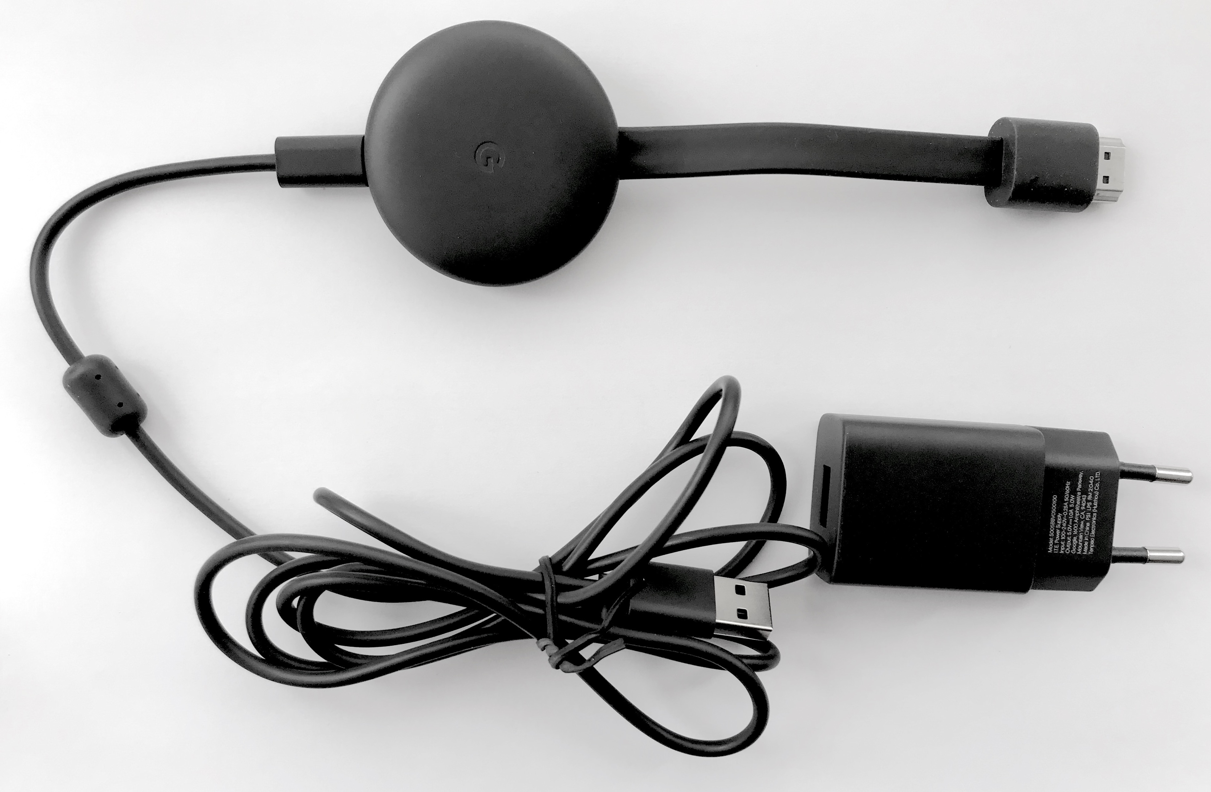 Bilde av chromecast med ledninger